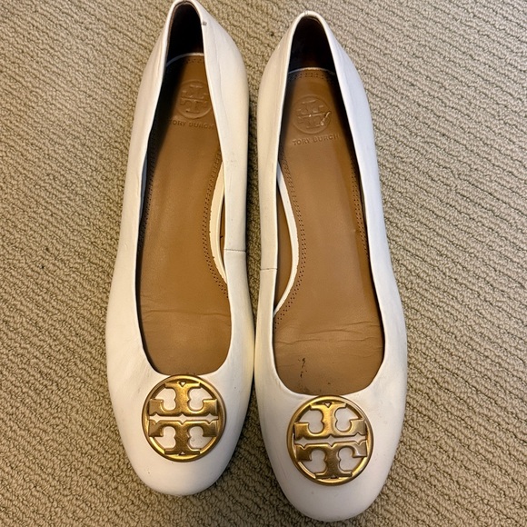 Tory Burch White Ballet Flats with Gold Emblem - Picture 1 of 8